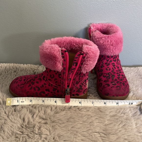 ๐ UGG Cheetah Print Boots, Toddler Size 8 - Picture 9 of 9